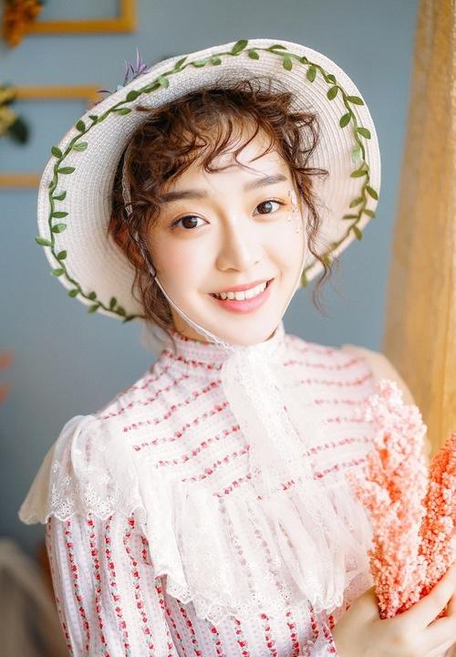 宮廷風公主蘿莉少女純凈笑容古典圖片