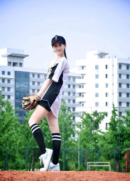 奶茶妹妹清純迷人最新時尚寫真
