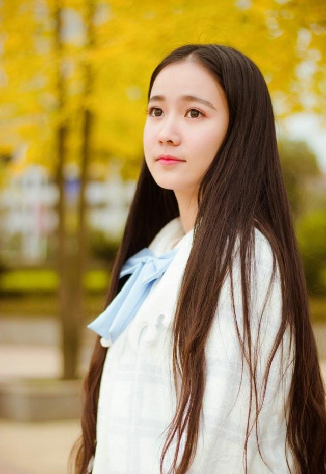 呆萌可愛的雙馬尾長發正妹寫真