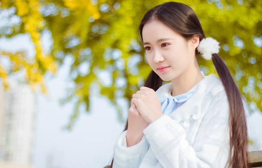 呆萌可愛的雙馬尾長發正妹寫真