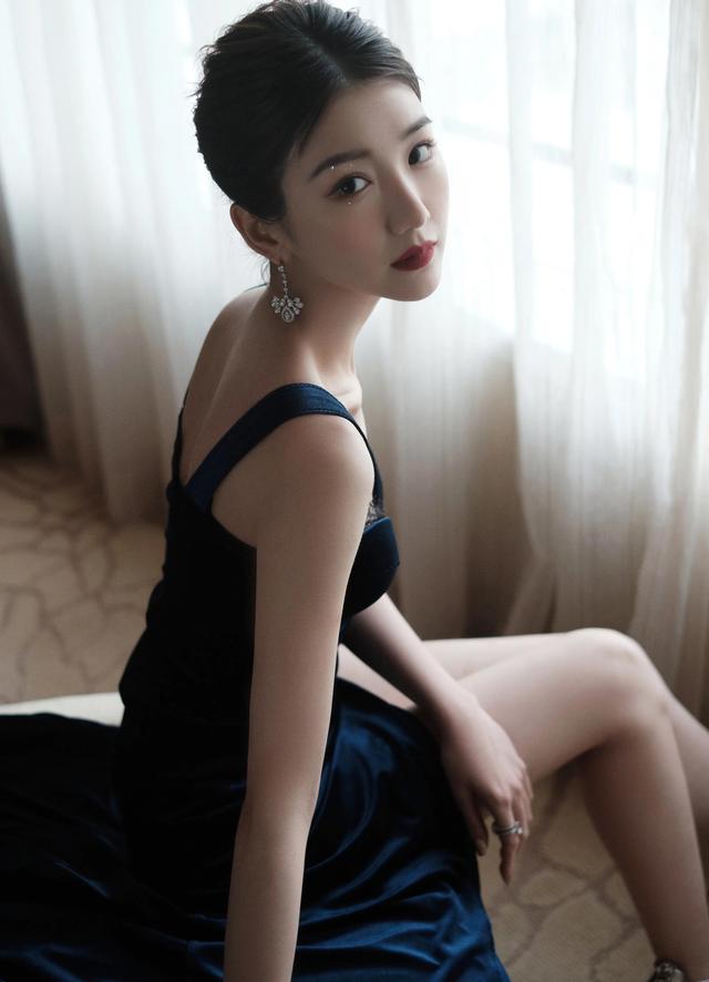八位美女寫真，風姿綽約小天仙，驚鴻一瞥清流溪，有你喜歡的嗎？