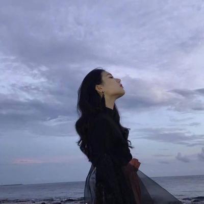 氣質女生海邊微信頭像獨一無二