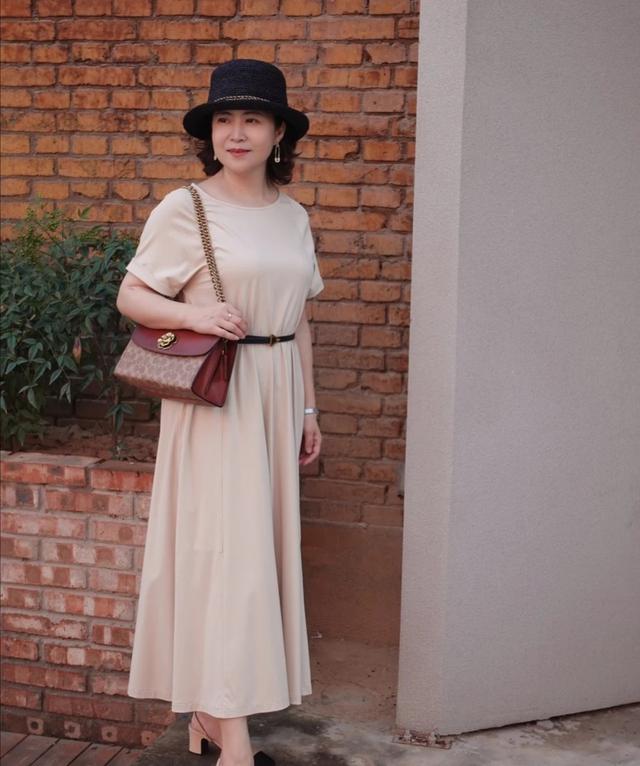 為什么女人過了五十歲更愛短發？看看她們就知道，利落又有氣質