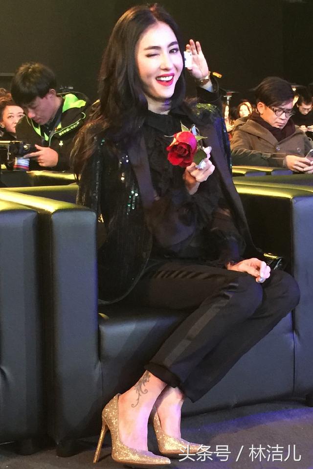 長腿美胸，這些明星辣媽有你意想不到的好身材！