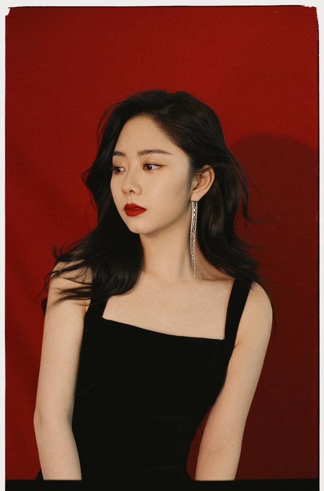 八位美女寫真，風姿綽約小天仙，驚鴻一瞥清流溪，有你喜歡的嗎？