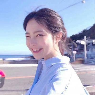 氣質女生海邊微信頭像獨一無二