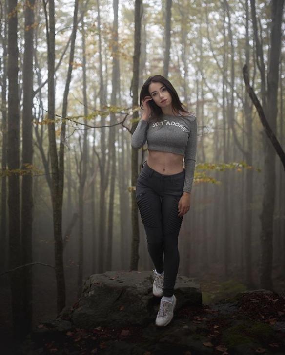 蜜瓜美臀+“胸”猛歐派！意大利辣妹Eleonora性感私照