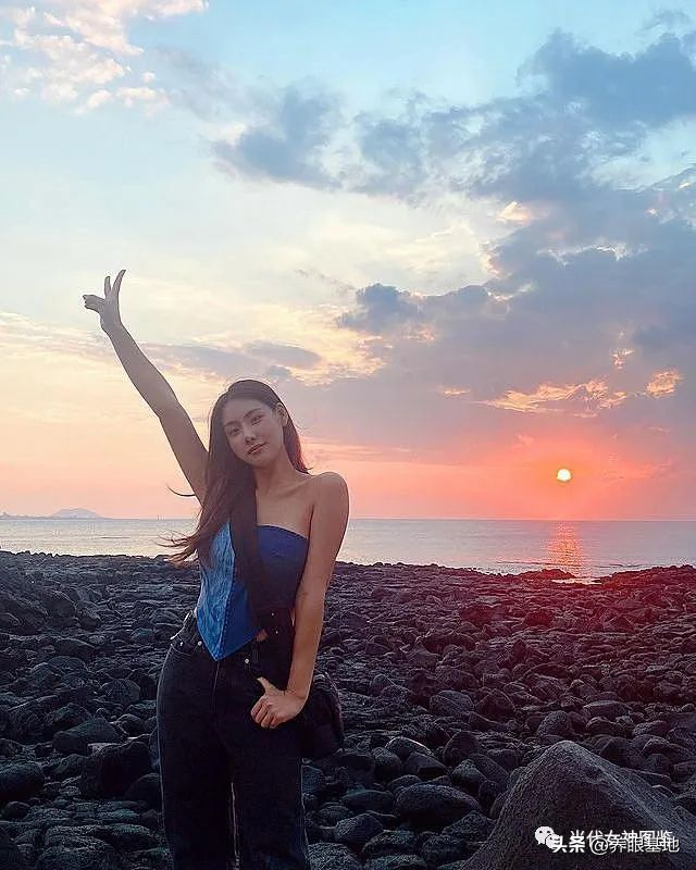 「ins美女」身材完美的大長腿美女模特寫真