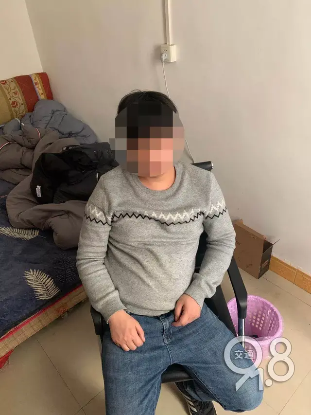 美女上門服務(寂寞男子搜索“附近的人”，陌生美女說“上門服務”)