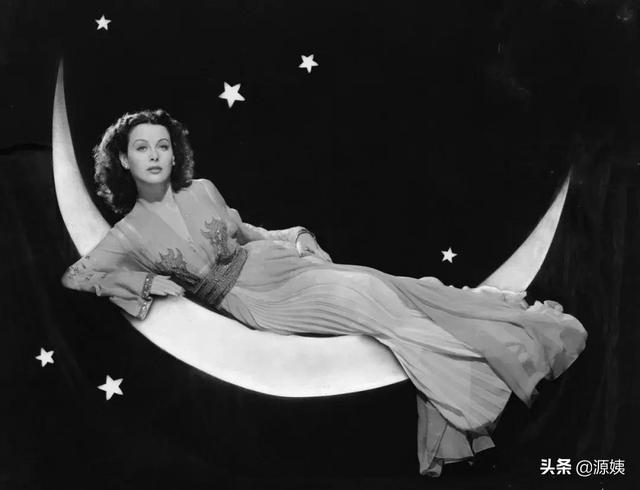 她16歲成為女明星，全裸出鏡，是wifi之母，卻被逼凈身出戶…