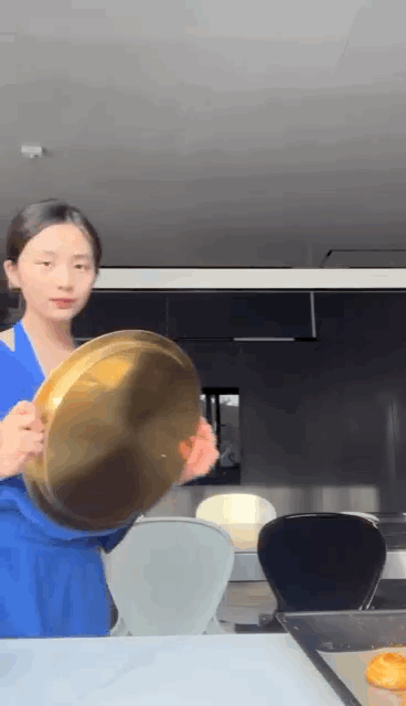 16歲多多“低胸裝”引熱議,被評(píng)論區(qū)嚇到了!