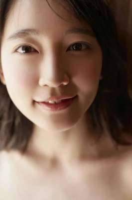 漂亮的女人(吉岡里帆溫泉寫真，膚如凝脂，漂亮得讓人臉紅的可愛女人)
