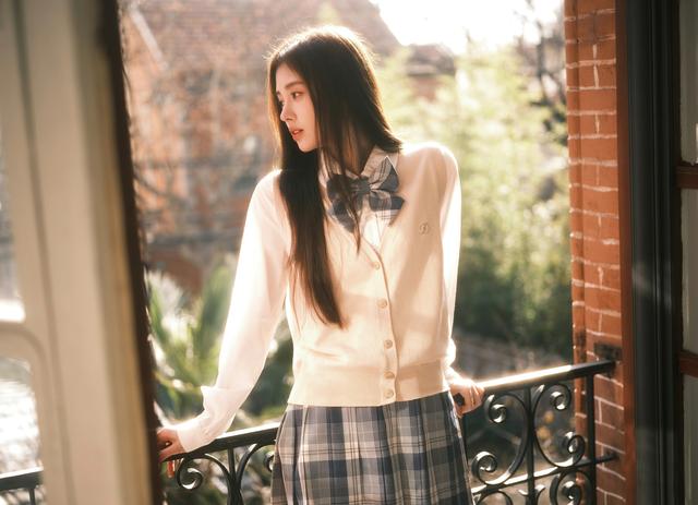 “四千年美女”鞠婧祎，純欲校園風，那些年我們一起追的女孩