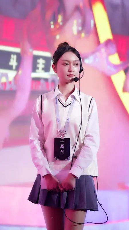 賽場靚麗風景線——美女裁判