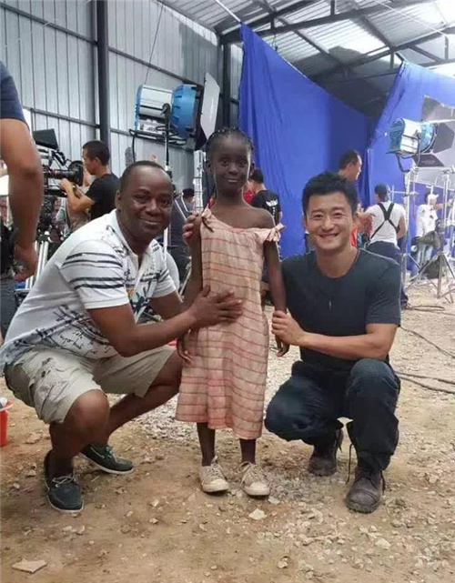 《戰狼2》中的非洲小女孩成了小孩子們的榜樣