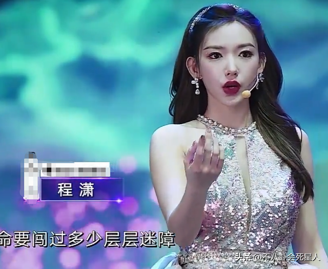 26位女星跨年斗艷：楊冪短裙裹貂，娜扎緊身亮片，個(gè)個(gè)出狠招