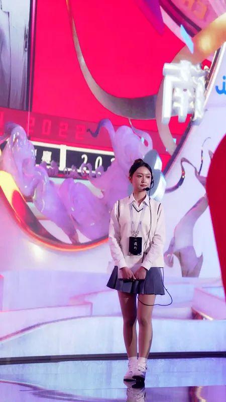 賽場靚麗風景線——美女裁判