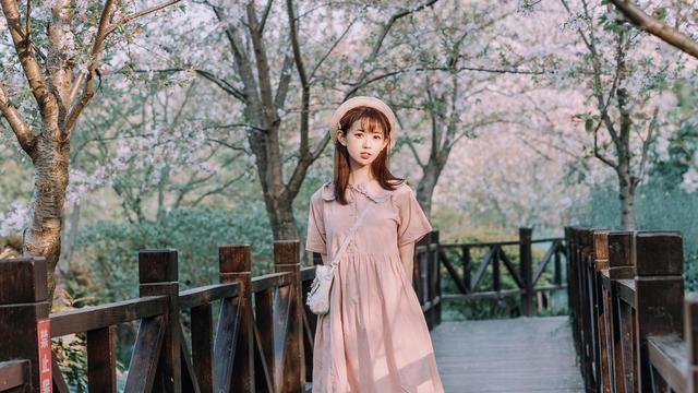 高顏值極品美女優(yōu)雅氣質(zhì)魅力寫(xiě)真