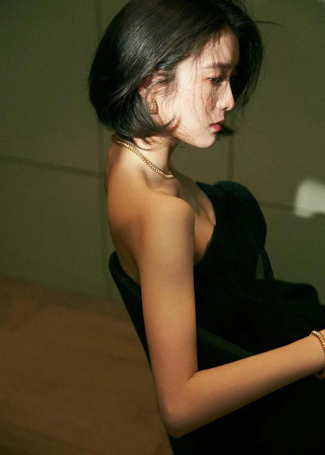 八位美女寫真，風姿綽約小天仙，驚鴻一瞥清流溪，有你喜歡的嗎？