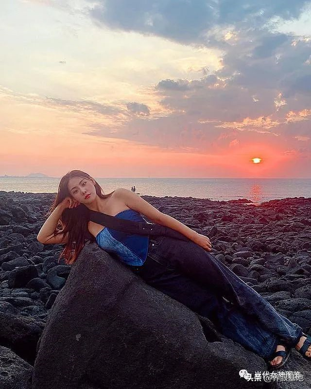 「ins美女」身材完美的大長腿美女模特寫真