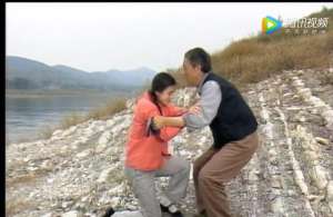 女人不是月亮(《女人不是月亮》，逃婚出來(lái)的扣兒，命里就有貴人相助)