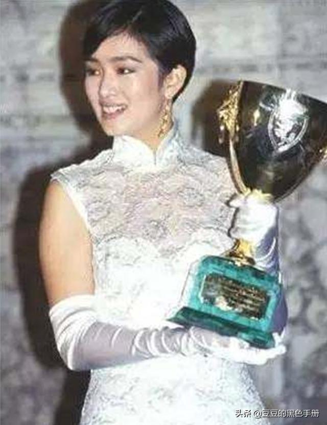 旗袍如照妖鏡，看看這17位女星，誰最驚艷，誰像偷穿大人衣服？