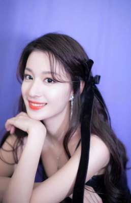 古裝美女視頻(古典美女王楚然，她甜甜的笑容好治愈)