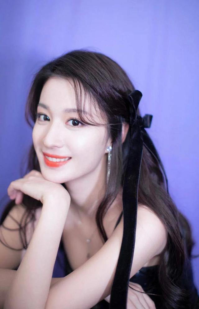 古典美女王楚然,她甜甜的笑容好治愈
