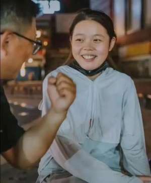微笑女孩(昨夜，她的笑容，讓全網心疼……)