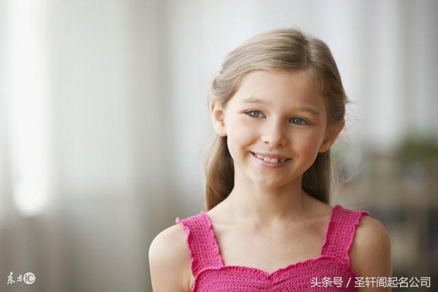 女孩起名 精選55個時尚好聽的女寶寶名字（帶解釋）
