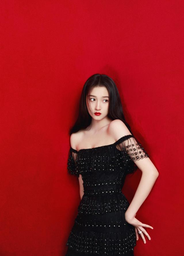 八位美女寫真，風姿綽約小天仙，驚鴻一瞥清流溪，有你喜歡的嗎？