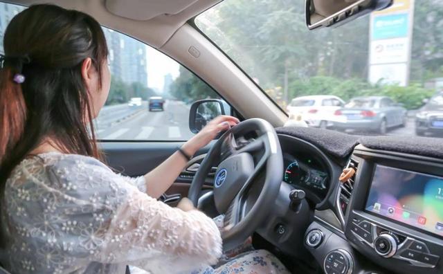 女司機高速公路上尿急如何解決？老司機推薦三種方法，值得你借鑒