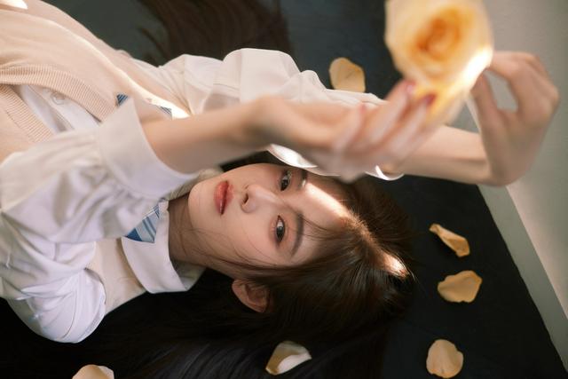 “四千年美女”鞠婧祎，純欲校園風，那些年我們一起追的女孩