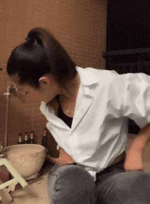 美女動(dòng)態(tài)圖(搞笑美女動(dòng)態(tài)圖：婚禮上的爆笑一幕，新郎今晚是不準(zhǔn)備鬧洞房了？)
