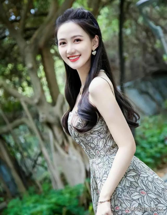 美女馬萱，清新甜美，這笑容太治愈了