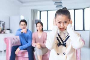 青春期的女孩(青春期是女孩的“危險期”？三條界限要守住，有女兒的父母多重視)