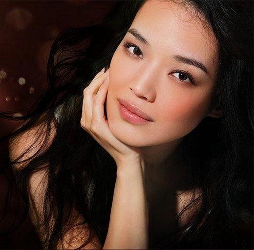 19歲被迫，拍出全裸寫真，20歲一脫成名，性感女神的舒淇成長之路