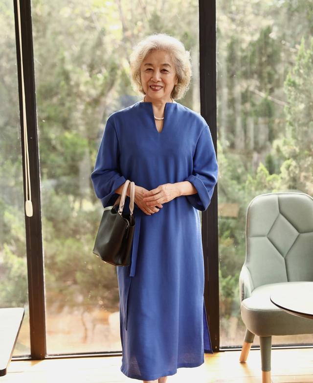 為什么女人過了五十歲更愛短發？看看她們就知道，利落又有氣質