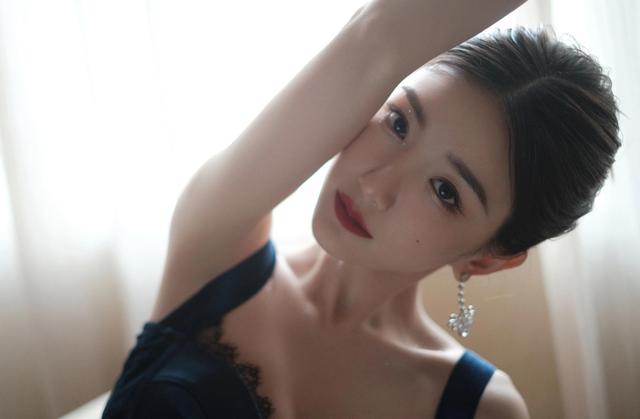 八位美女寫真，風姿綽約小天仙，驚鴻一瞥清流溪，有你喜歡的嗎？
