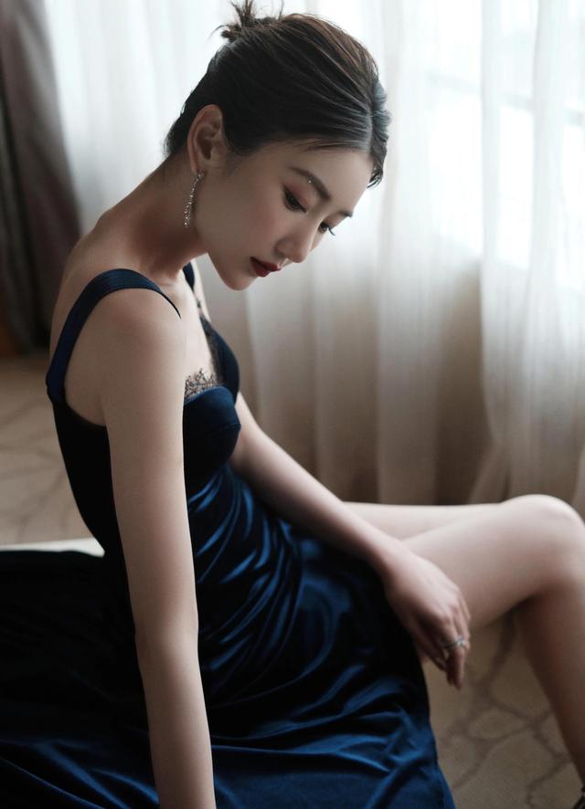八位美女寫真，風姿綽約小天仙，驚鴻一瞥清流溪，有你喜歡的嗎？