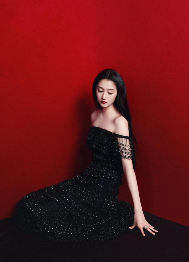 八位美女寫真，風姿綽約小天仙，驚鴻一瞥清流溪，有你喜歡的嗎？