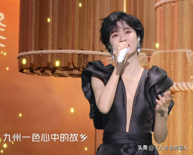 26位女星跨年斗艷：楊冪短裙裹貂，娜扎緊身亮片，個(gè)個(gè)出狠招