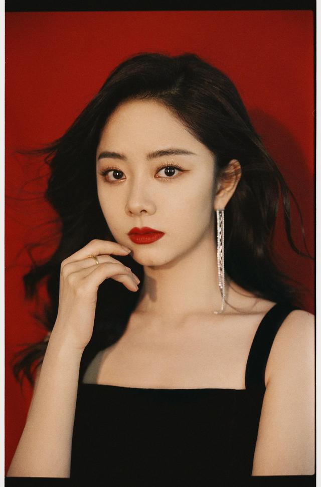 八位美女寫真，風姿綽約小天仙，驚鴻一瞥清流溪，有你喜歡的嗎？