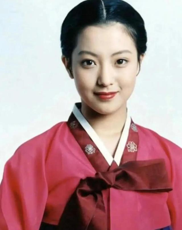 那些年被評(píng)為韓國(guó)最美的十大女星,宋慧喬僅排第七,金喜善墊底