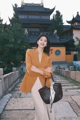 女人的顏色(皮膚偏黃偏黑的女人，少穿大紅大綠換成這些“高級色”，真洋氣)