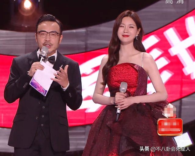 26位女星跨年斗艷：楊冪短裙裹貂，娜扎緊身亮片，個(gè)個(gè)出狠招