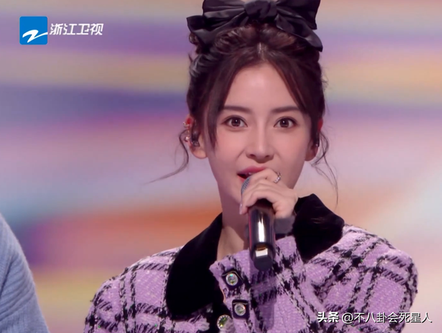 26位女星跨年斗艷：楊冪短裙裹貂，娜扎緊身亮片，個(gè)個(gè)出狠招