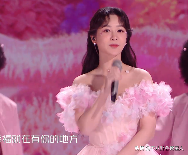 26位女星跨年斗艷：楊冪短裙裹貂，娜扎緊身亮片，個(gè)個(gè)出狠招