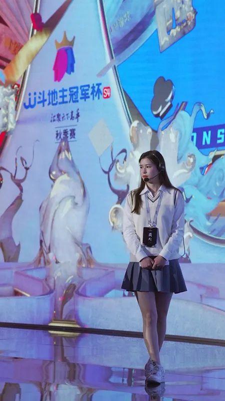賽場靚麗風景線——美女裁判