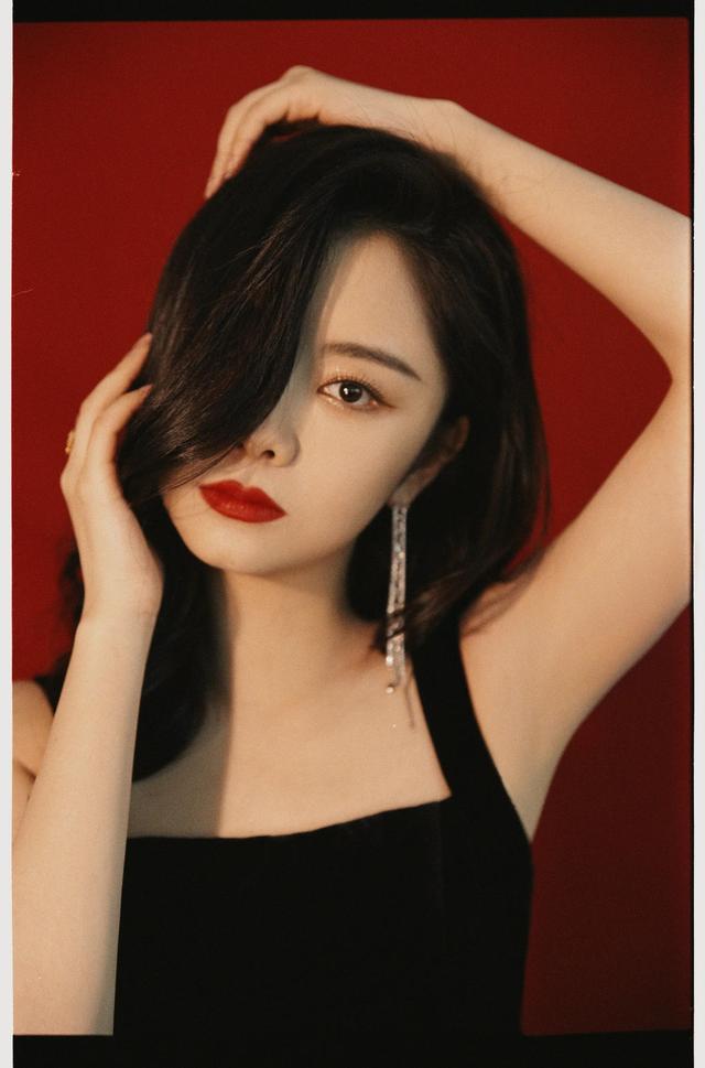 八位美女寫真，風姿綽約小天仙，驚鴻一瞥清流溪，有你喜歡的嗎？